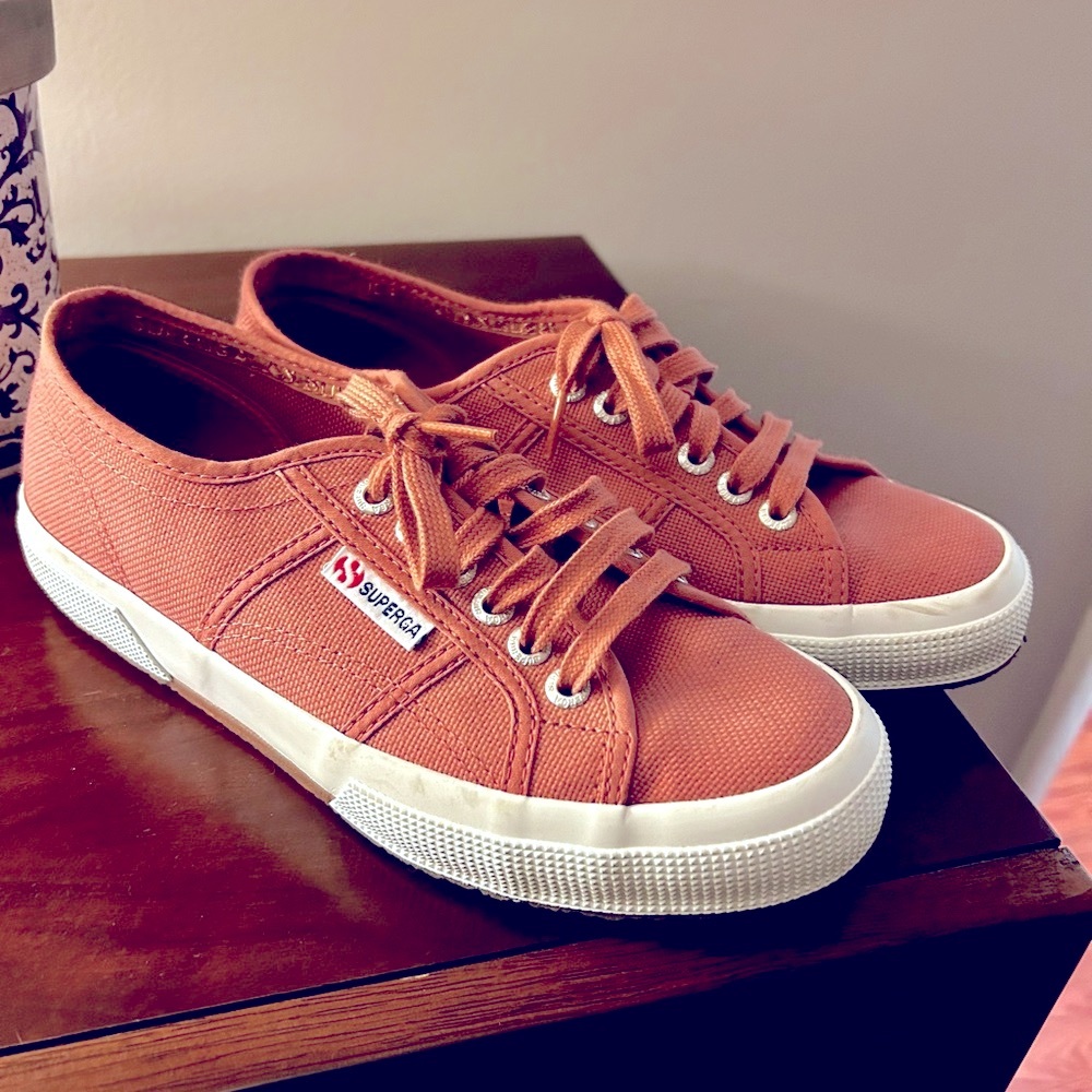 Superga classic sneaker. Size 8.